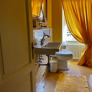 Camera con letto king size